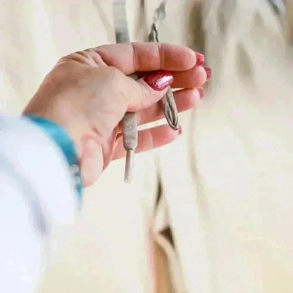 Athleta Size 4 Tan Trekkie North Jogger stretch, athletic, zippers - Picture 5 of 14